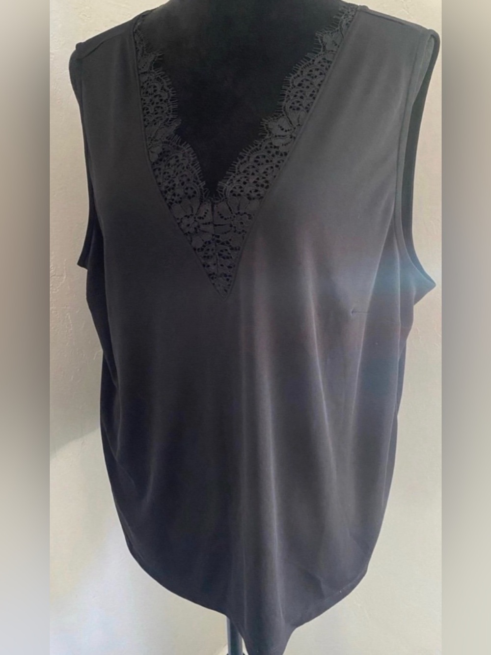 Women’s Black Lace-Trim V-Neck Sleeveless Top (Size XL)